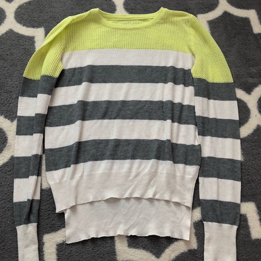 F21 sweater size m